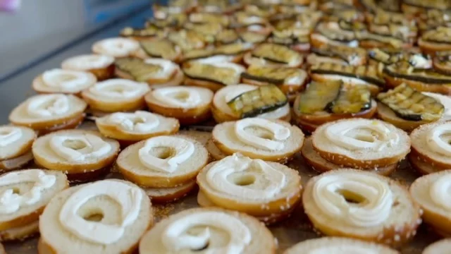 Mini bagel maison aux aubergines grillées #traiteur #bagels #traiteurevenementiel